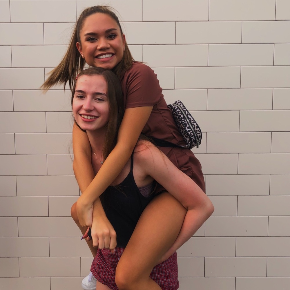 Meet your Posher, Abigail